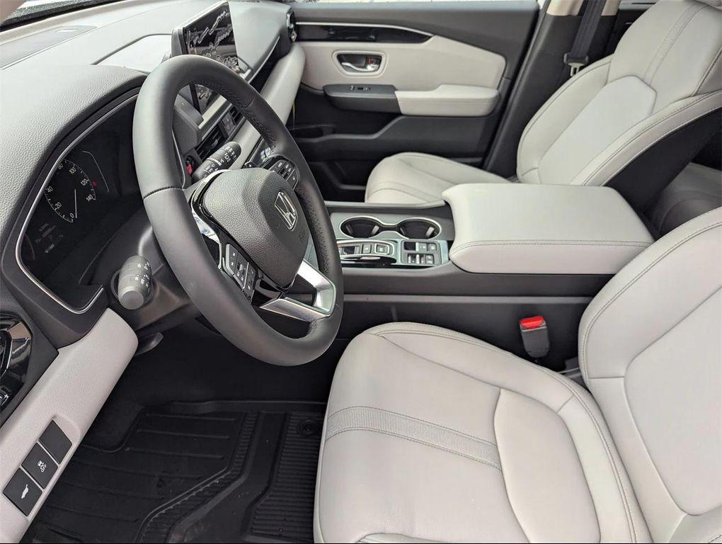 new 2025 Honda Pilot car, priced at $43,133