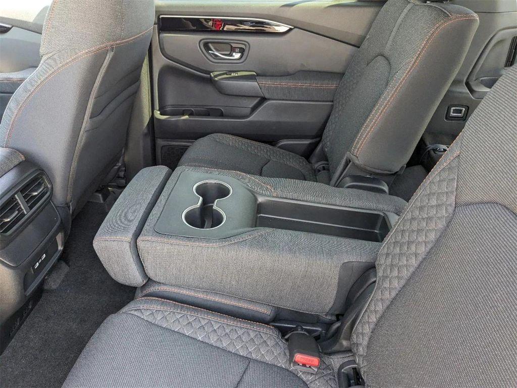 new 2025 Honda Pilot car, priced at $40,616