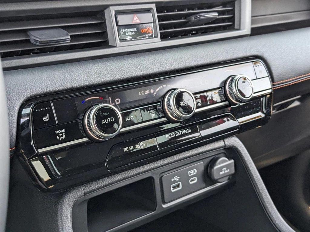 new 2025 Honda Pilot car, priced at $40,616