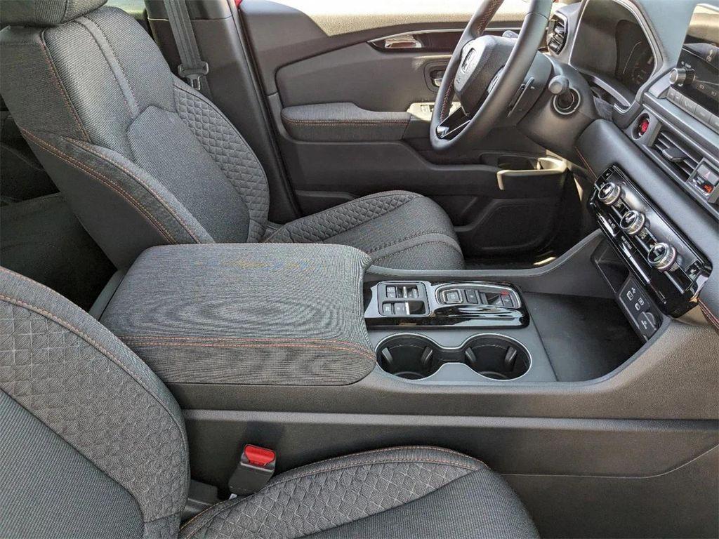 new 2025 Honda Pilot car, priced at $40,616