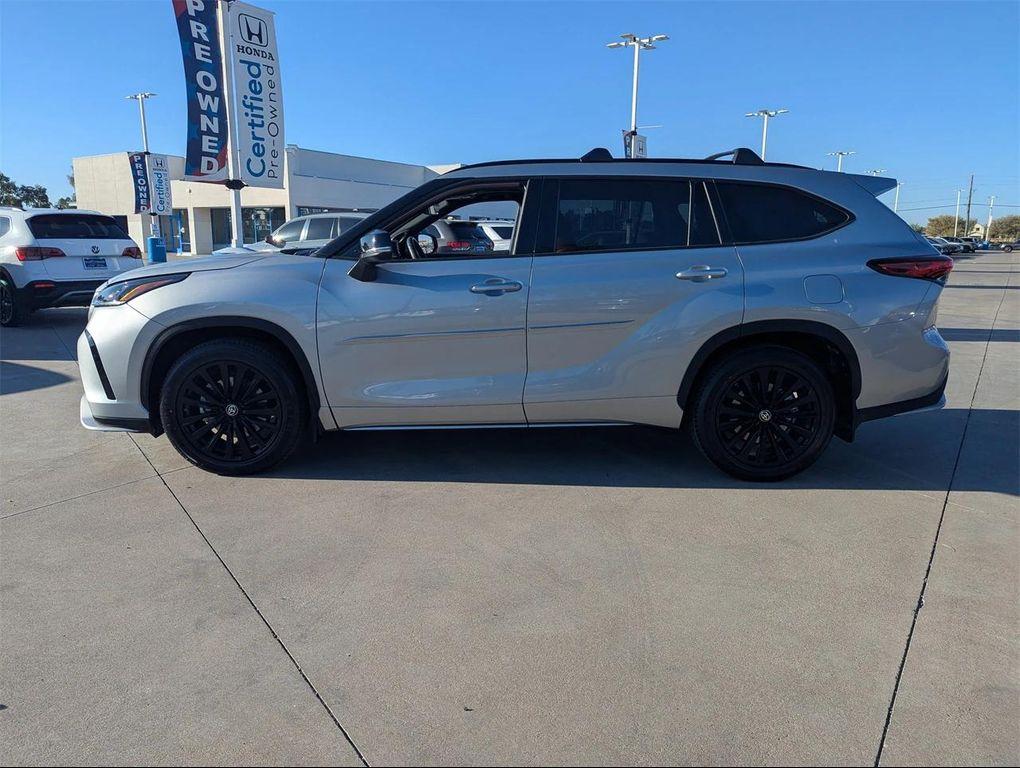 used 2023 Toyota Highlander car, priced at $28,392