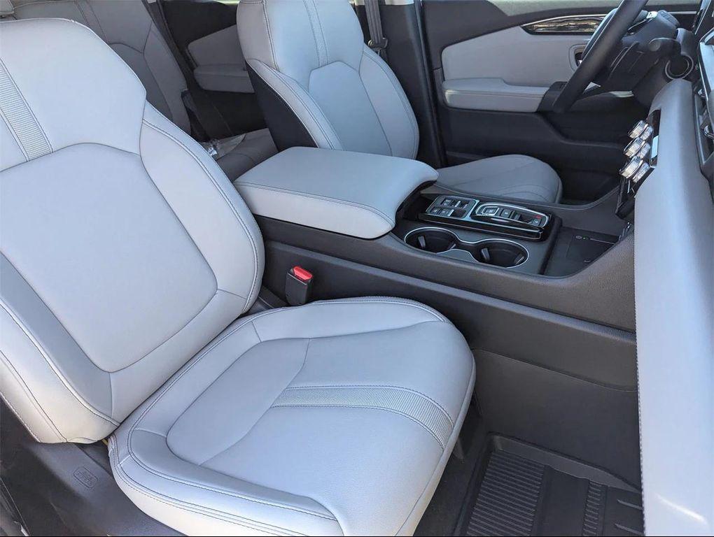 new 2025 Honda Pilot car, priced at $43,681