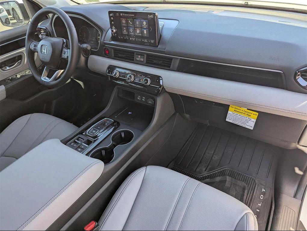 new 2025 Honda Pilot car, priced at $43,681
