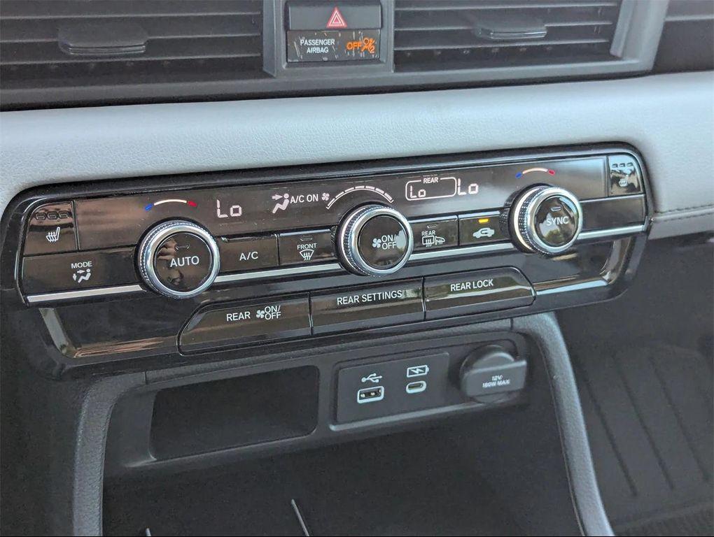 new 2025 Honda Pilot car, priced at $43,681
