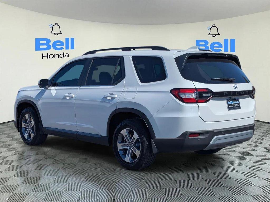 new 2025 Honda Pilot car, priced at $43,681