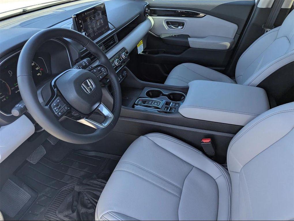 new 2025 Honda Pilot car, priced at $43,681