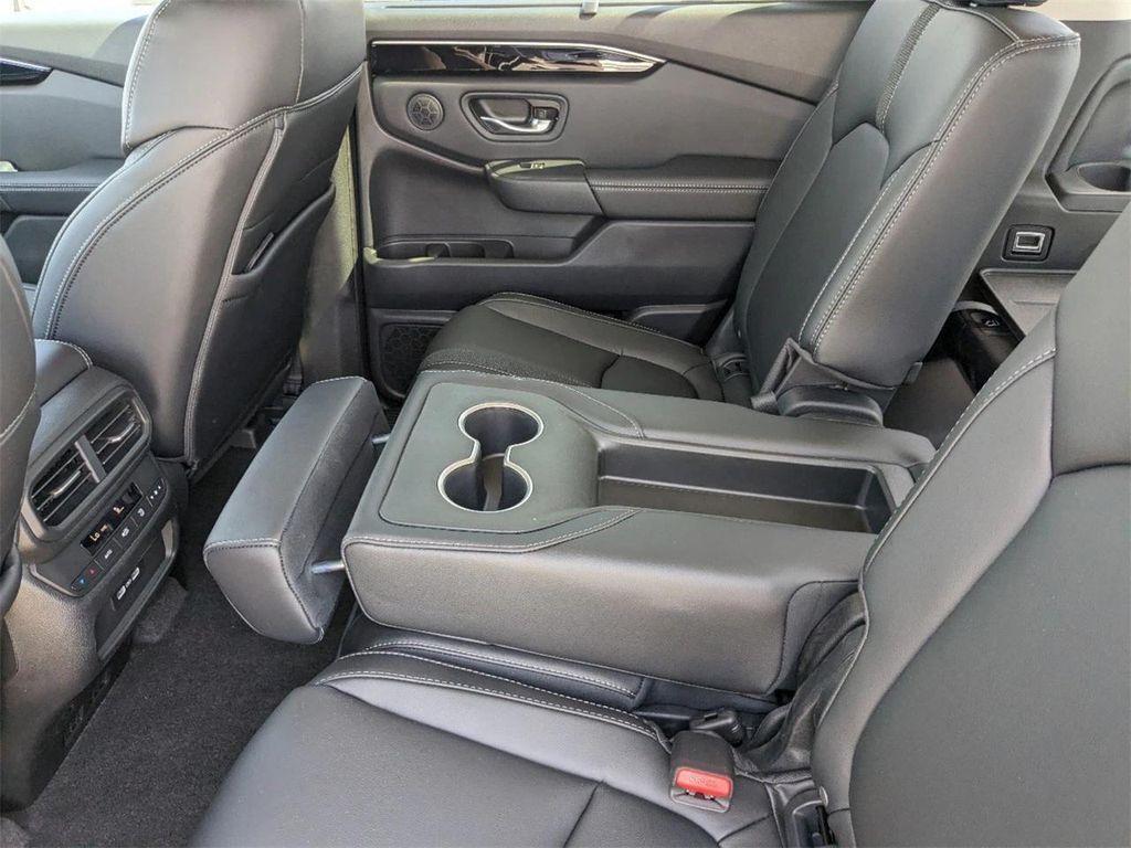 new 2025 Honda Pilot car, priced at $45,123