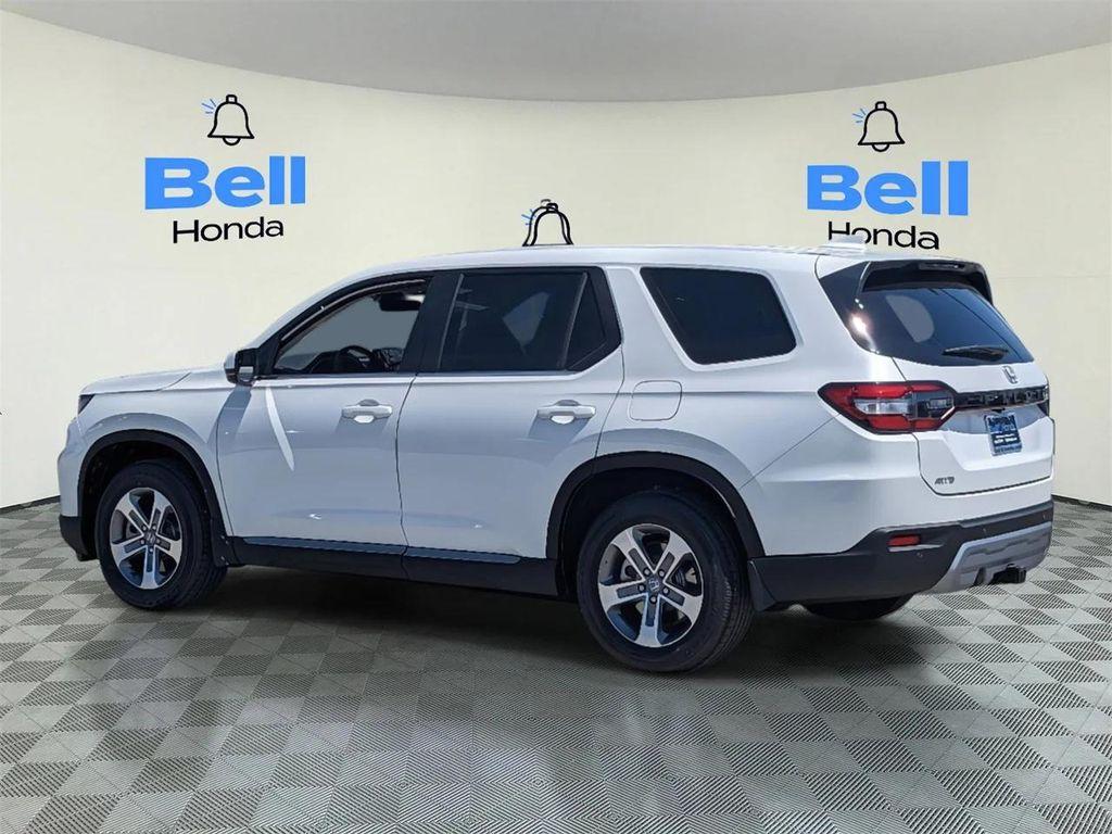 new 2025 Honda Pilot car, priced at $45,123