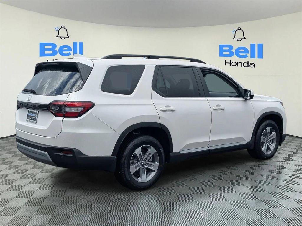 new 2025 Honda Pilot car, priced at $45,123