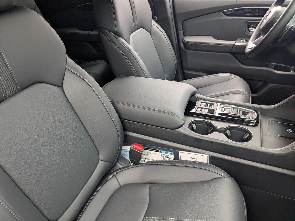 new 2025 Honda Pilot car, priced at $45,123