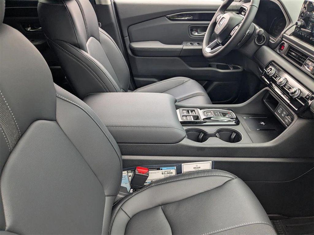 new 2025 Honda Pilot car, priced at $45,123