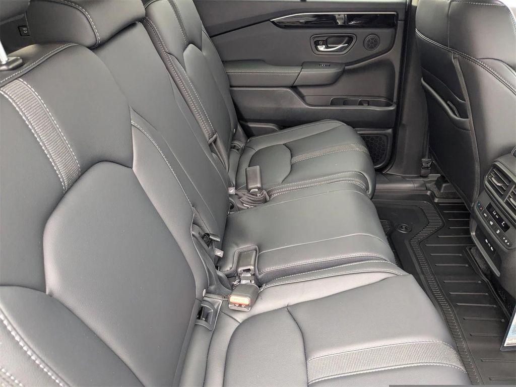 new 2025 Honda Pilot car, priced at $45,123