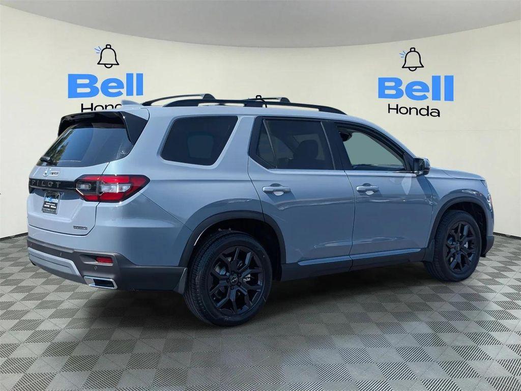 new 2025 Honda Pilot car, priced at $49,624