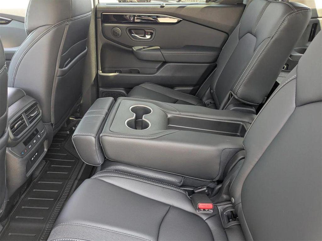 new 2025 Honda Pilot car, priced at $49,624