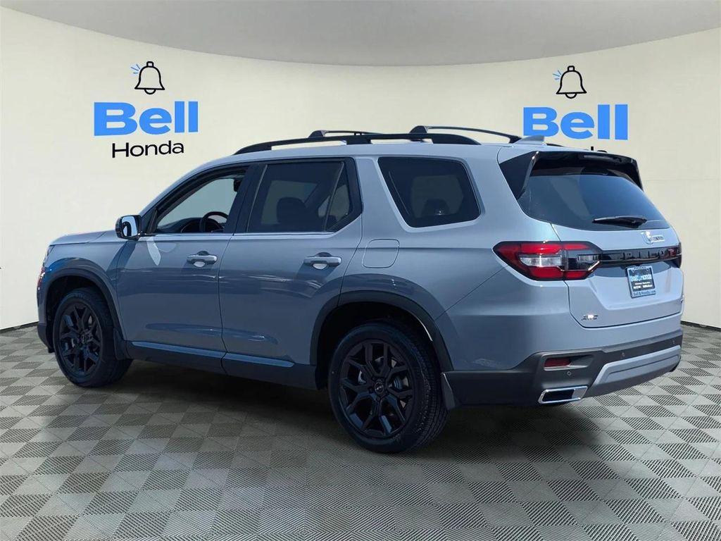 new 2025 Honda Pilot car, priced at $49,624
