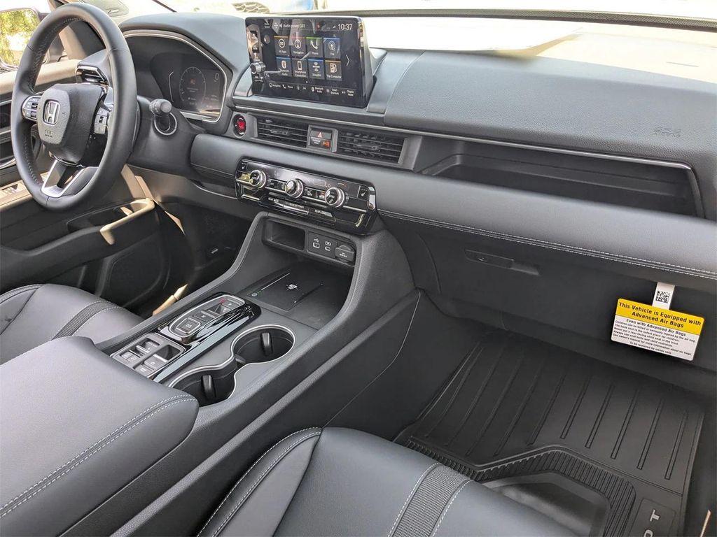 new 2025 Honda Pilot car, priced at $49,624