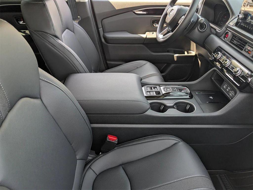 new 2025 Honda Pilot car, priced at $49,624