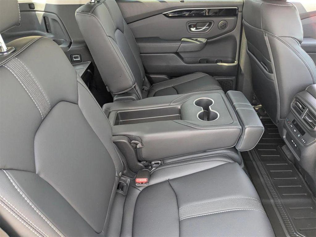 new 2025 Honda Pilot car, priced at $49,624