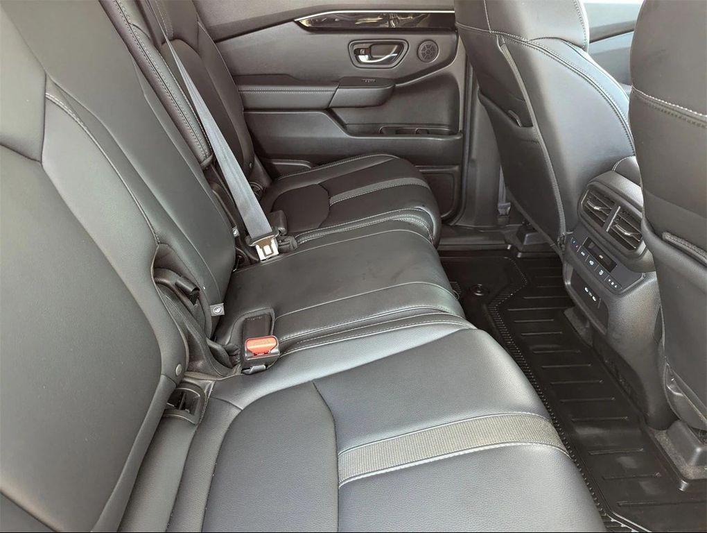 used 2025 Honda Pilot car, priced at $35,947