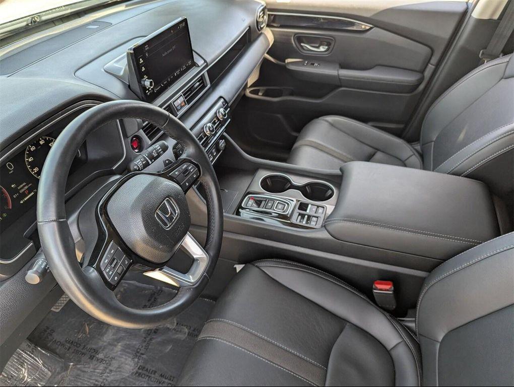 used 2025 Honda Pilot car, priced at $35,947