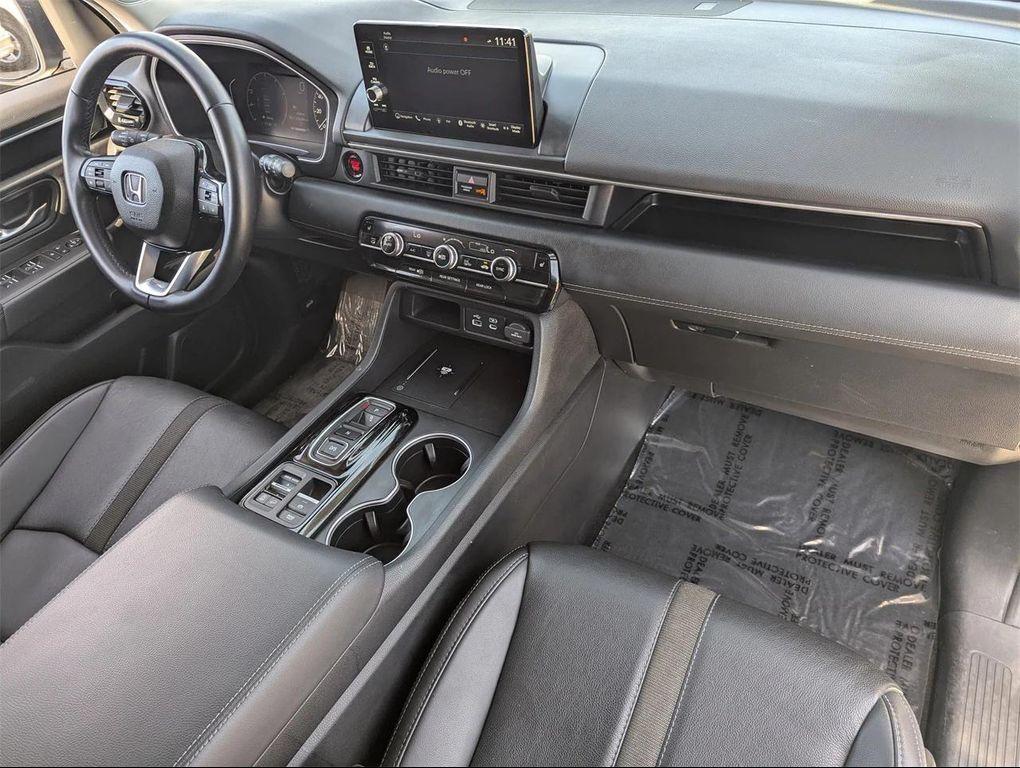 used 2025 Honda Pilot car, priced at $35,947