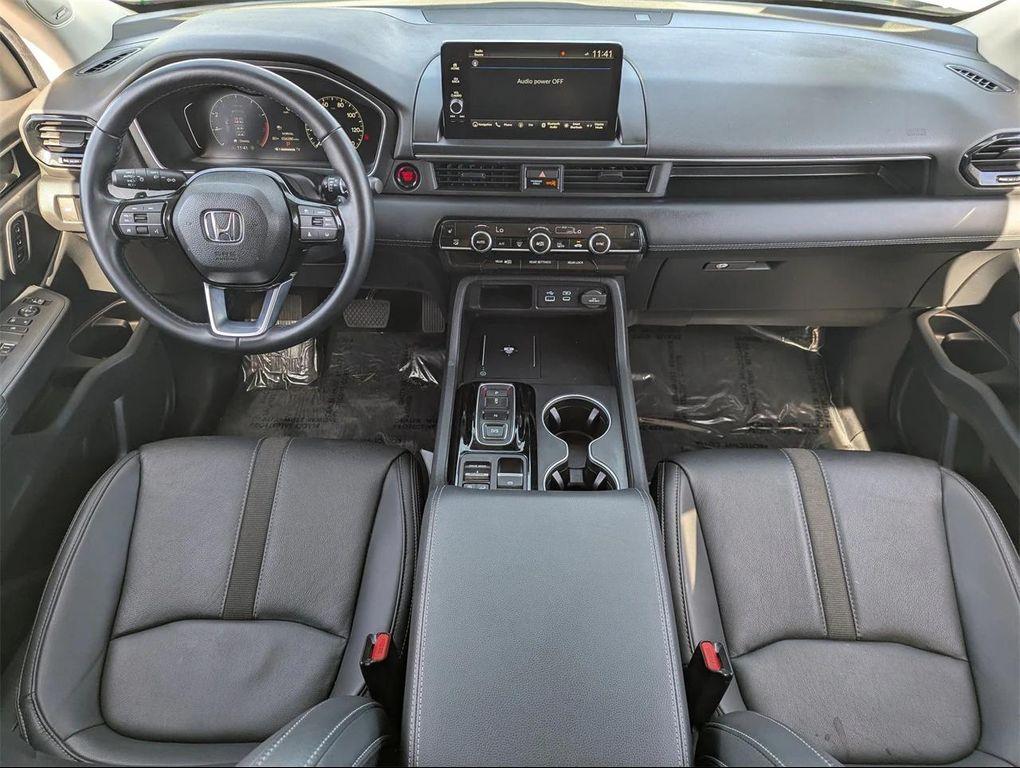 used 2025 Honda Pilot car, priced at $35,947