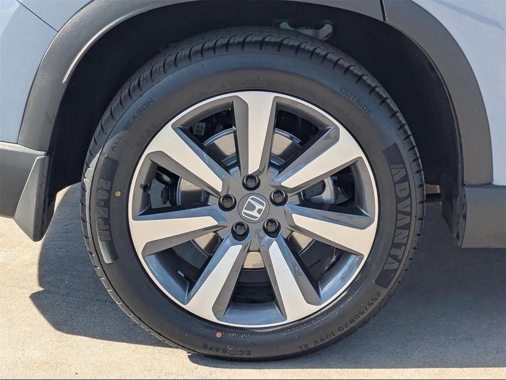 used 2025 Honda Pilot car, priced at $35,947