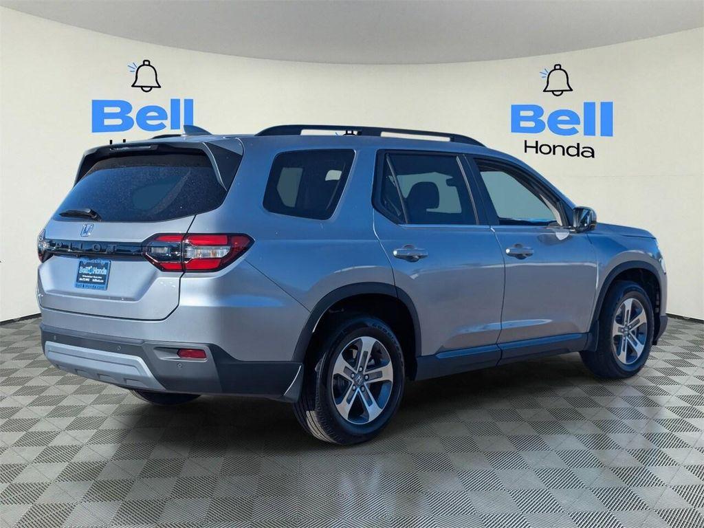 new 2025 Honda Pilot car, priced at $44,696