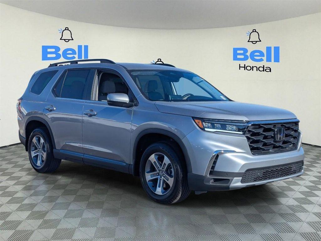 new 2025 Honda Pilot car, priced at $44,696