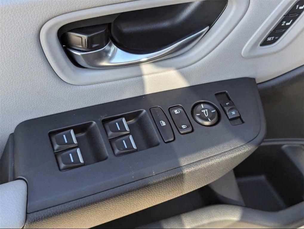 new 2025 Honda Pilot car, priced at $45,670