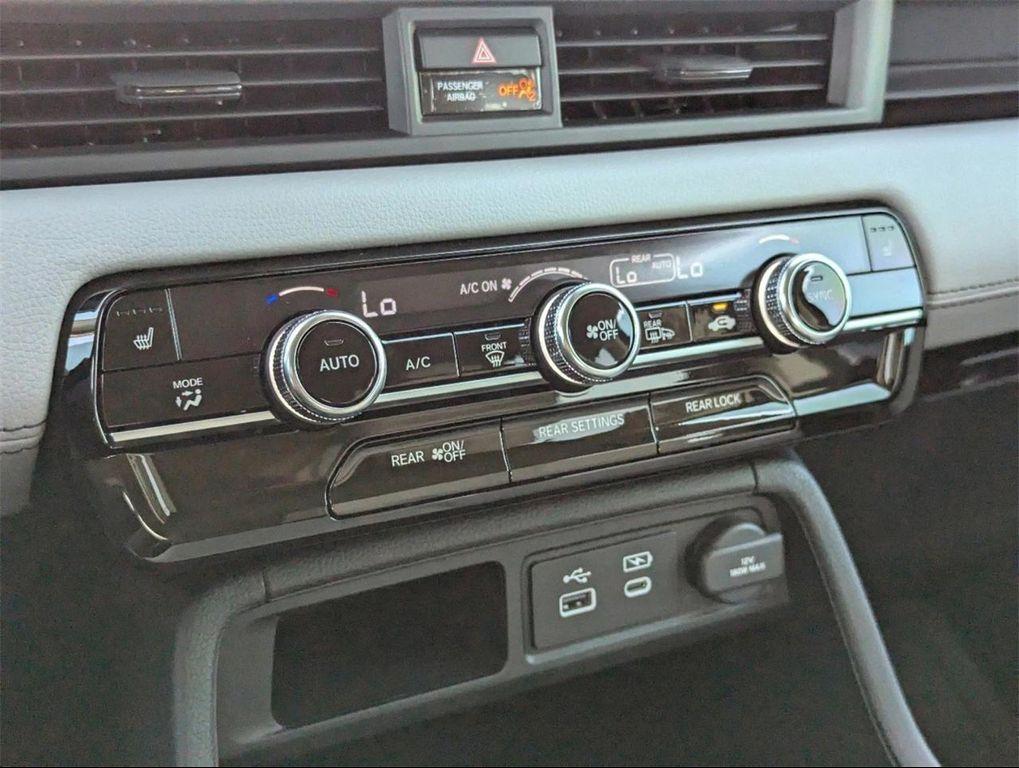 new 2025 Honda Pilot car, priced at $45,670