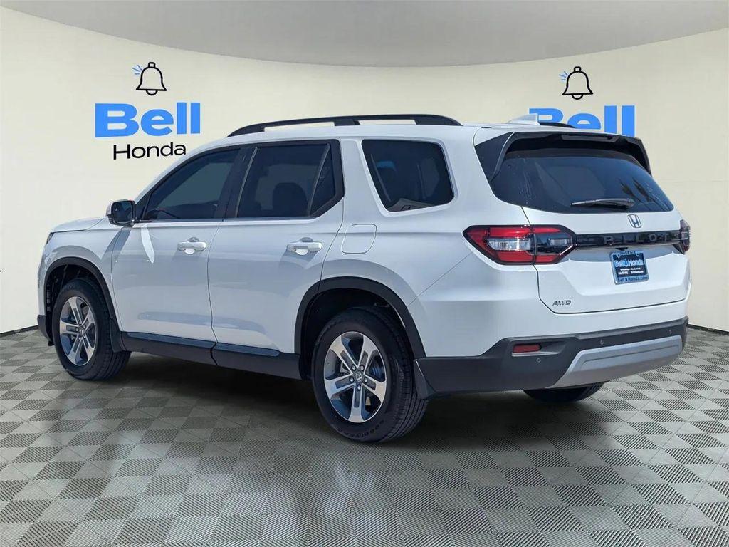 new 2025 Honda Pilot car, priced at $45,670