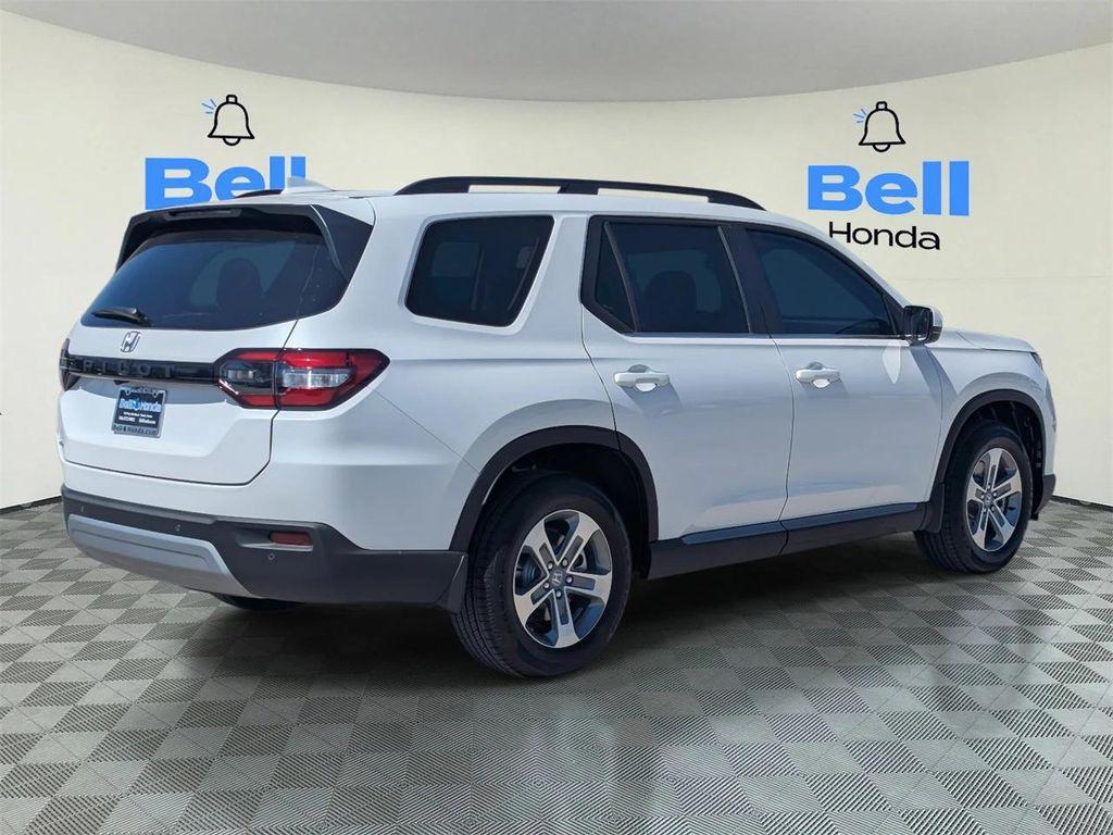 new 2025 Honda Pilot car, priced at $45,670