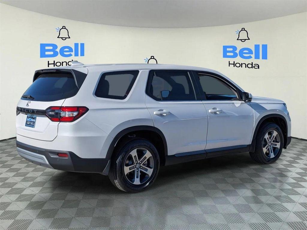 new 2025 Honda Pilot car, priced at $43,681