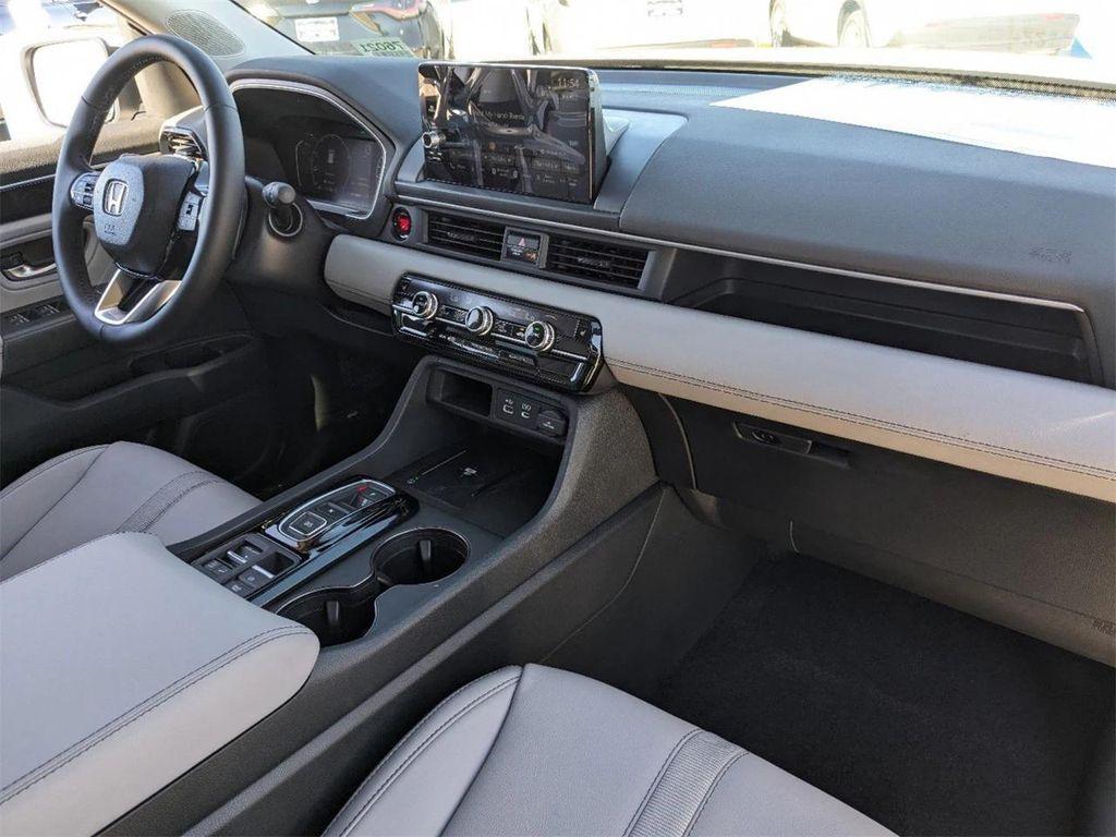 new 2025 Honda Pilot car, priced at $43,681