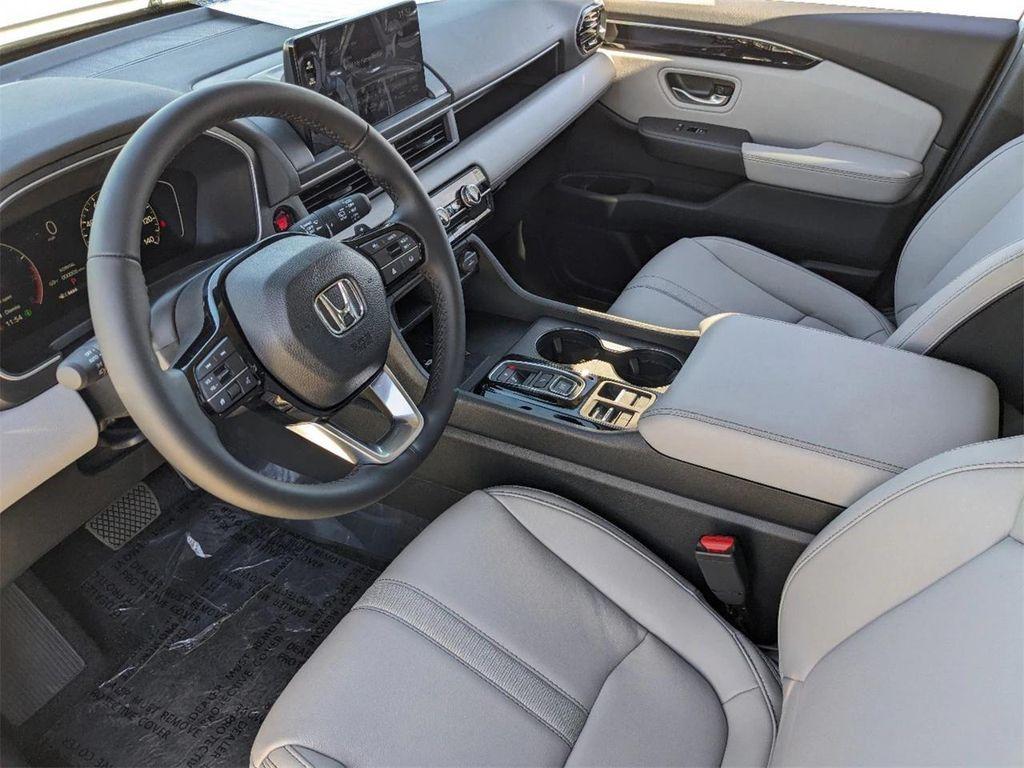 new 2025 Honda Pilot car, priced at $43,681