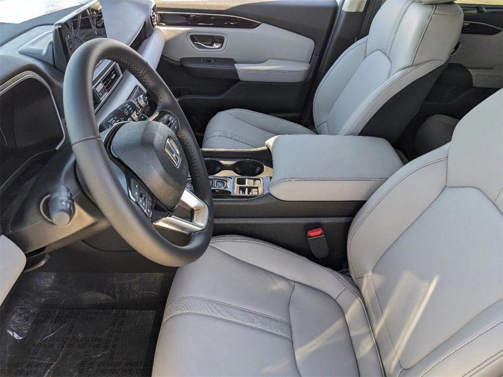 new 2025 Honda Pilot car, priced at $43,681