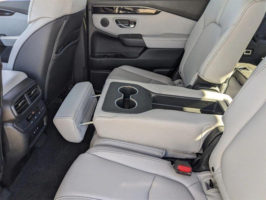 new 2025 Honda Pilot car, priced at $43,681