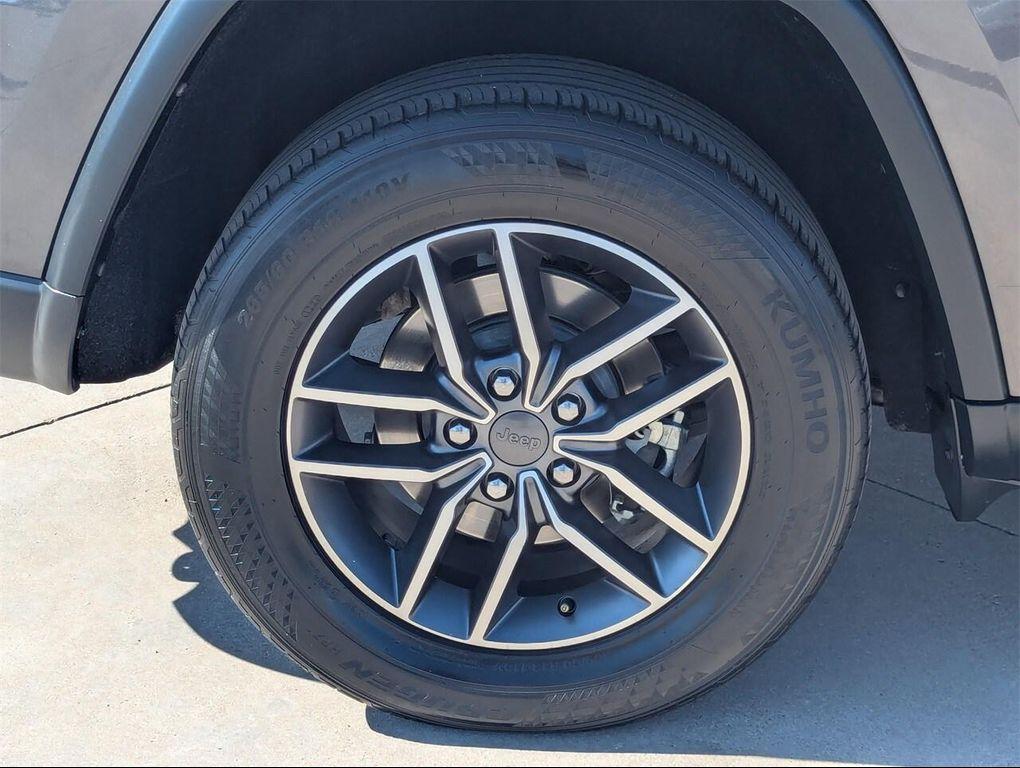used 2021 Jeep Grand Cherokee car, priced at $19,490