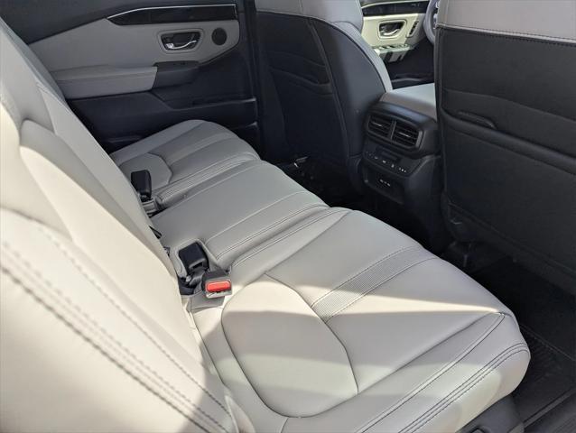 new 2025 Honda Pilot car, priced at $43,760