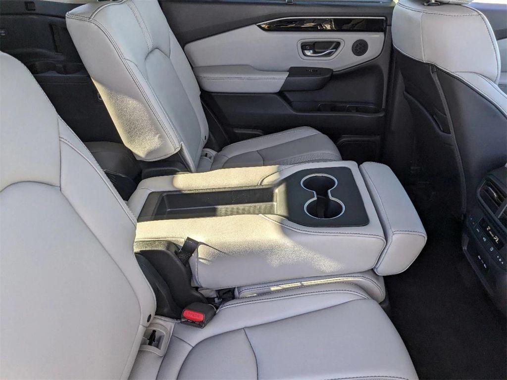 new 2025 Honda Pilot car, priced at $45,123