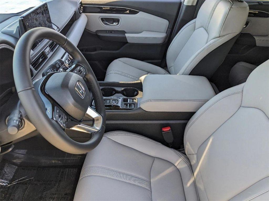 new 2025 Honda Pilot car, priced at $45,123