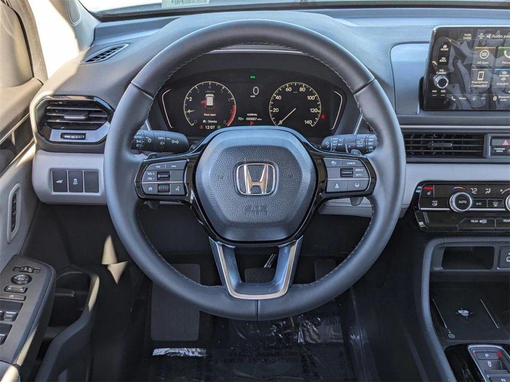 new 2025 Honda Pilot car, priced at $45,123