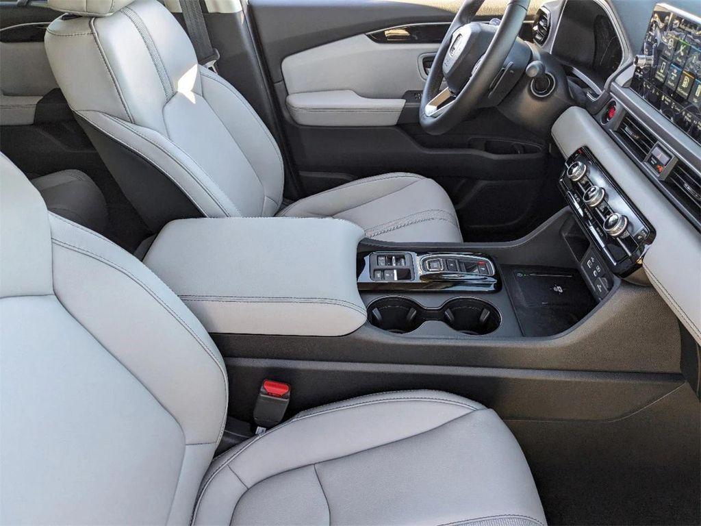 new 2025 Honda Pilot car, priced at $45,123