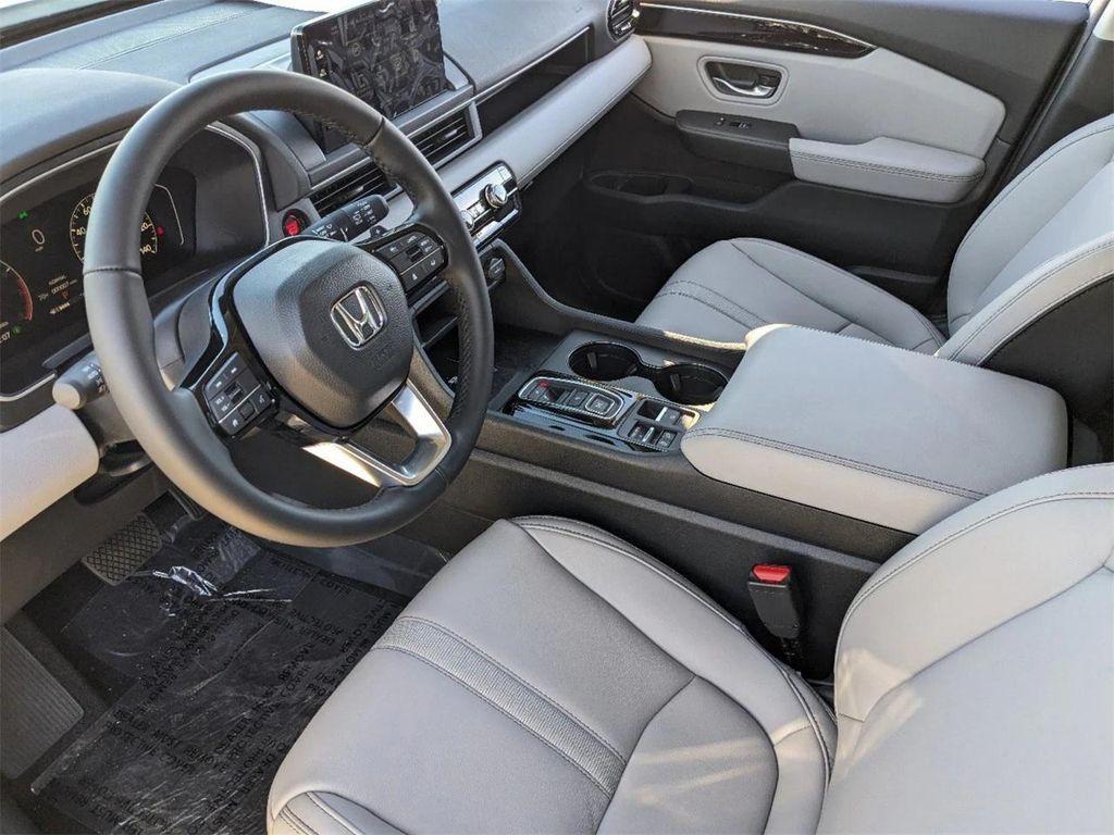 new 2025 Honda Pilot car, priced at $45,123