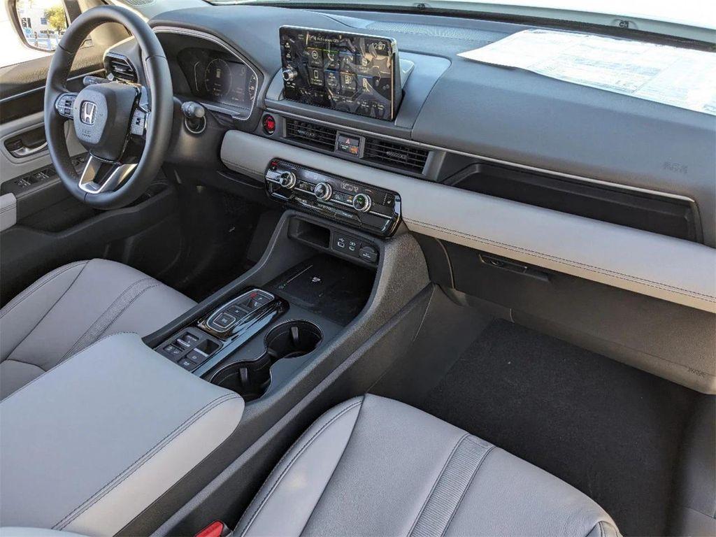 new 2025 Honda Pilot car, priced at $45,123