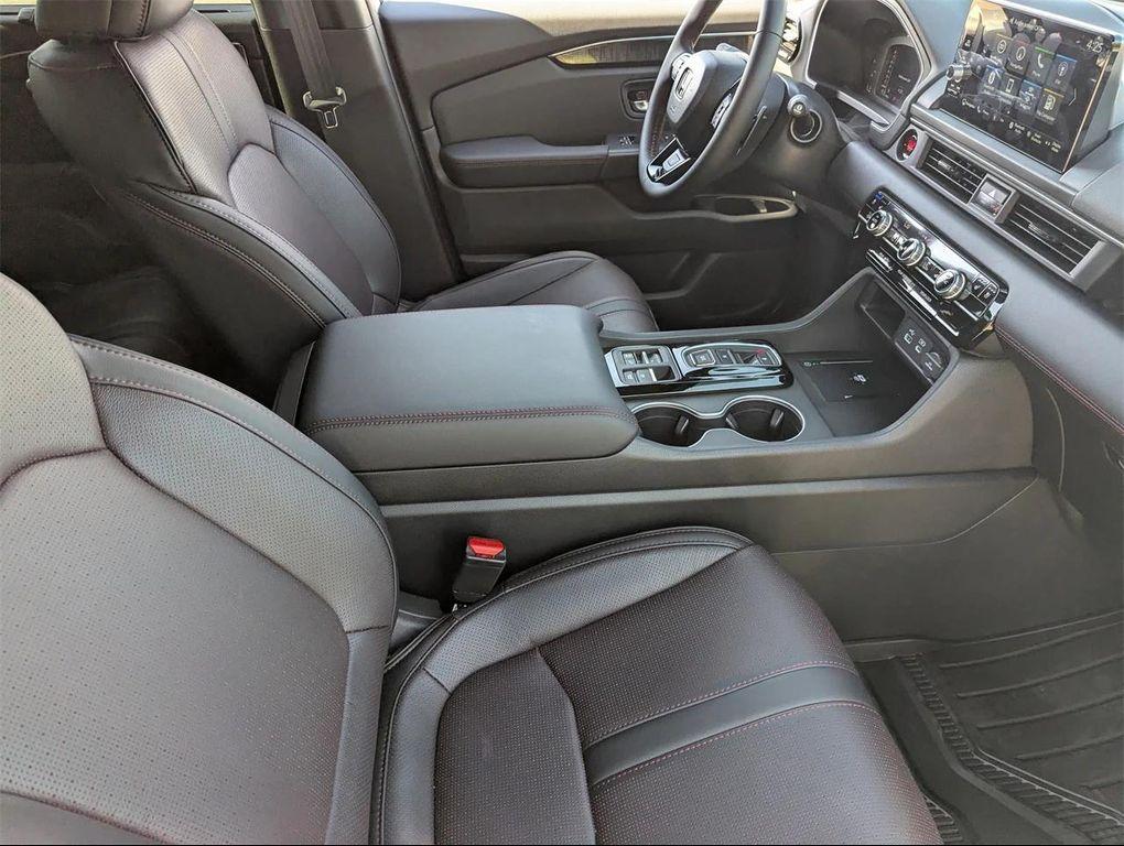 new 2025 Honda Pilot car, priced at $52,483