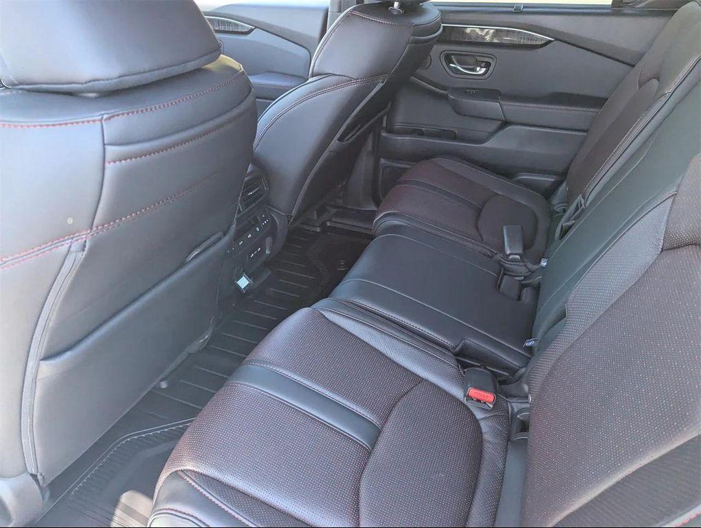 new 2025 Honda Pilot car, priced at $52,483