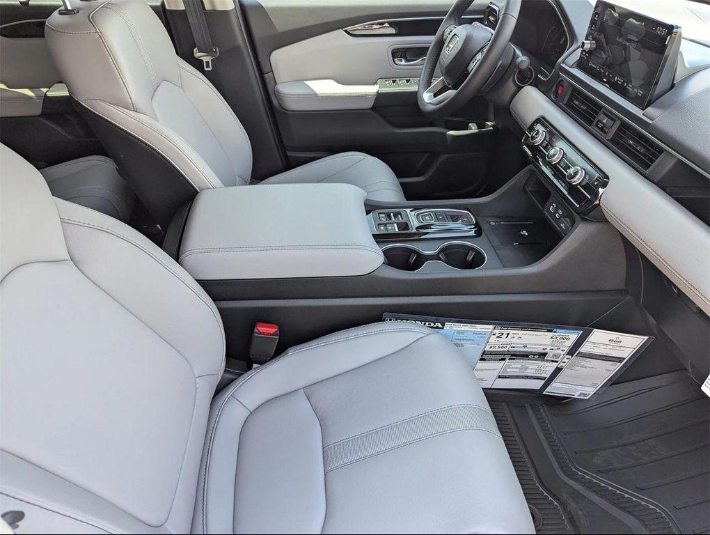 new 2025 Honda Pilot car, priced at $49,197