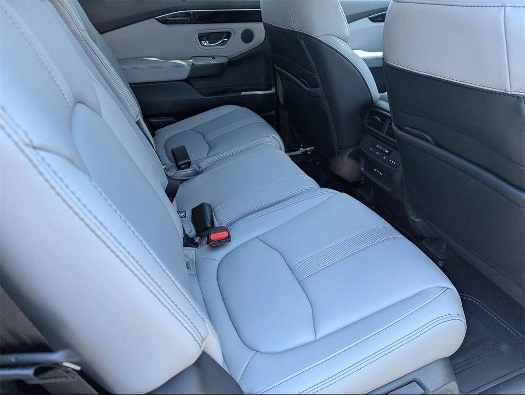 new 2025 Honda Pilot car, priced at $49,197
